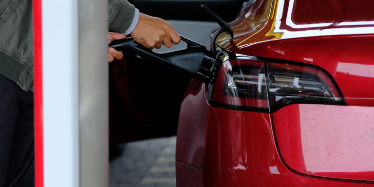 L'alternativa a batteria si è dimostrata valida nelle auto elettroniche.  Diverso è il discorso per camion, treni e macchine agricole: qui l'idrogeno ha un grande potenziale.  Foto: Peter Siben