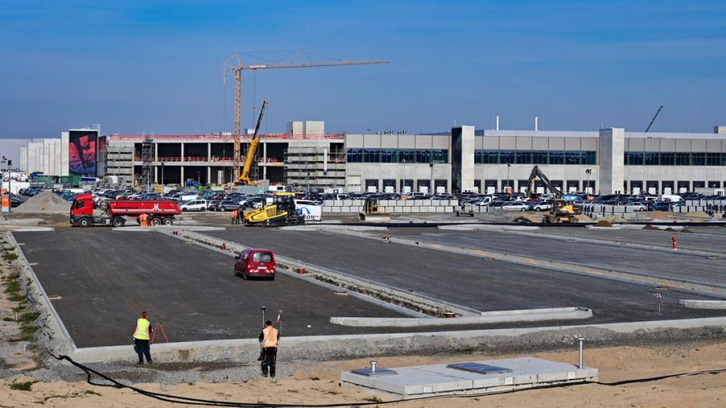 Tesla: l’approvazione c’è – “non più il banco di lavoro esteso per l’Occidente”