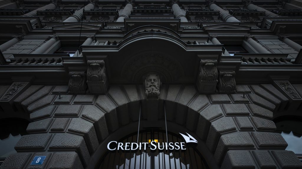 Grande banca svizzera: congelamento dei bonus del Credit Suisse