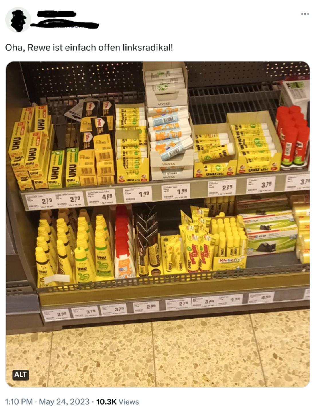 Un tweet di un cliente Rewe che mostra uno scaffale di colla