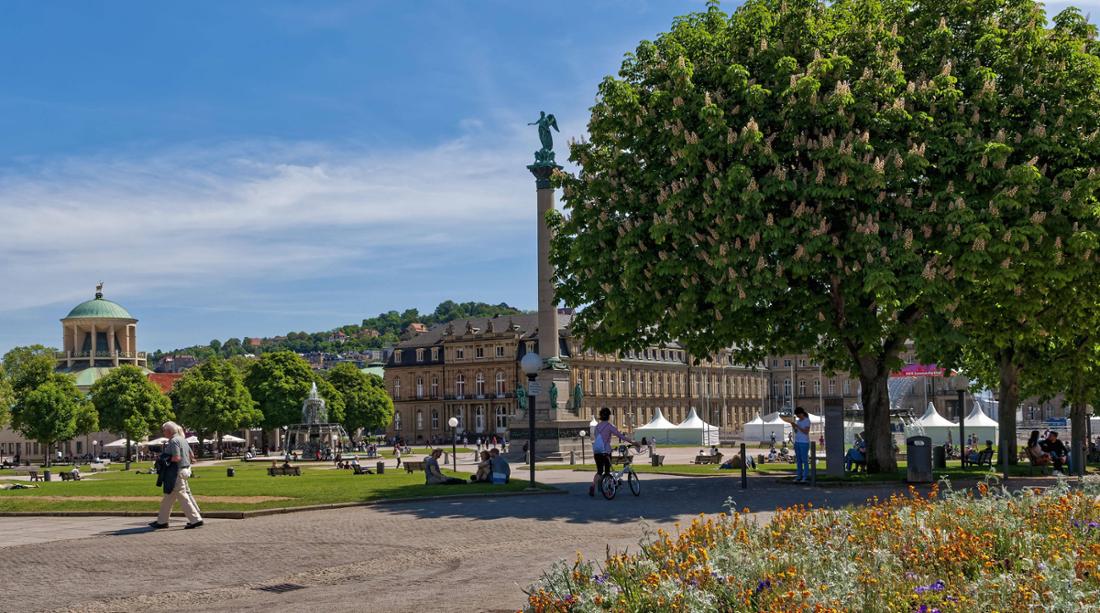 Schlossplatz di Stoccarda in estate