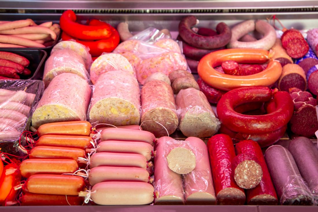 Richiamo avviato: gli hot dog venduti ai banchi di servizio di Rewe e Kaufland possono contenere listeria.