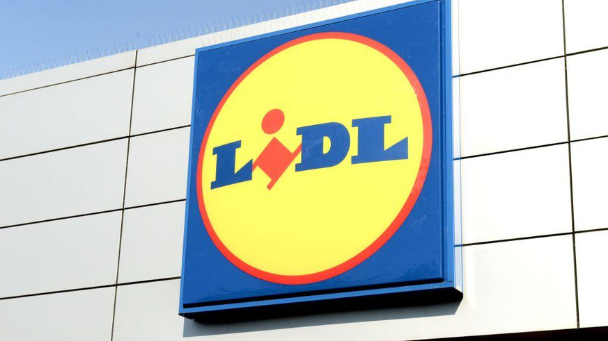 LONDRA, INGHILTERRA - 4 MAGGIO: Firmato in un negozio all'aperto Lidl il 4 maggio 2023 a Londra, Inghilterra.  (Foto di Peter Dazzley/Getty Images)