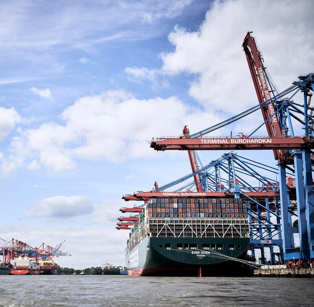 Movimentazione container nel porto di Amburgo: i bei anni sono ormai lontani