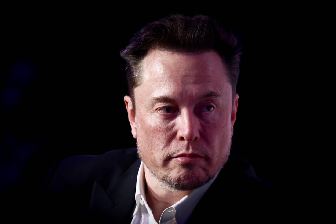 Elon Musk interviene dopo che l’annullamento di un ordine dell’ultimo minuto ha suscitato indignazione globale.