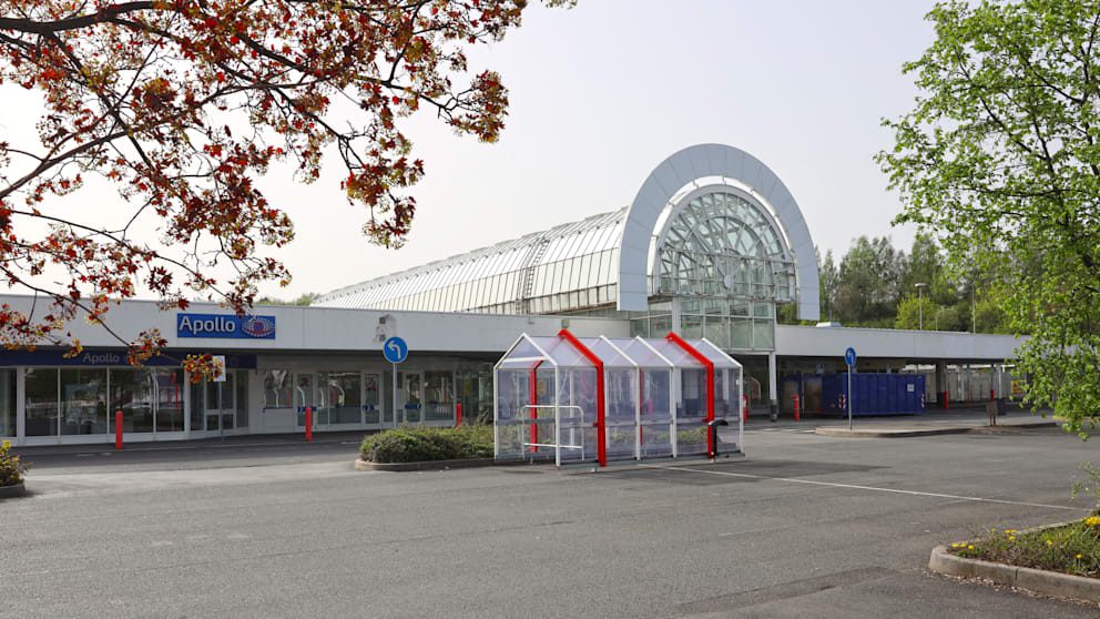 Radikaler Ausverkauf beim Real-Markt in Heidenau. Das Wagen-Häuschen gibt’s schon für ’nen Euro