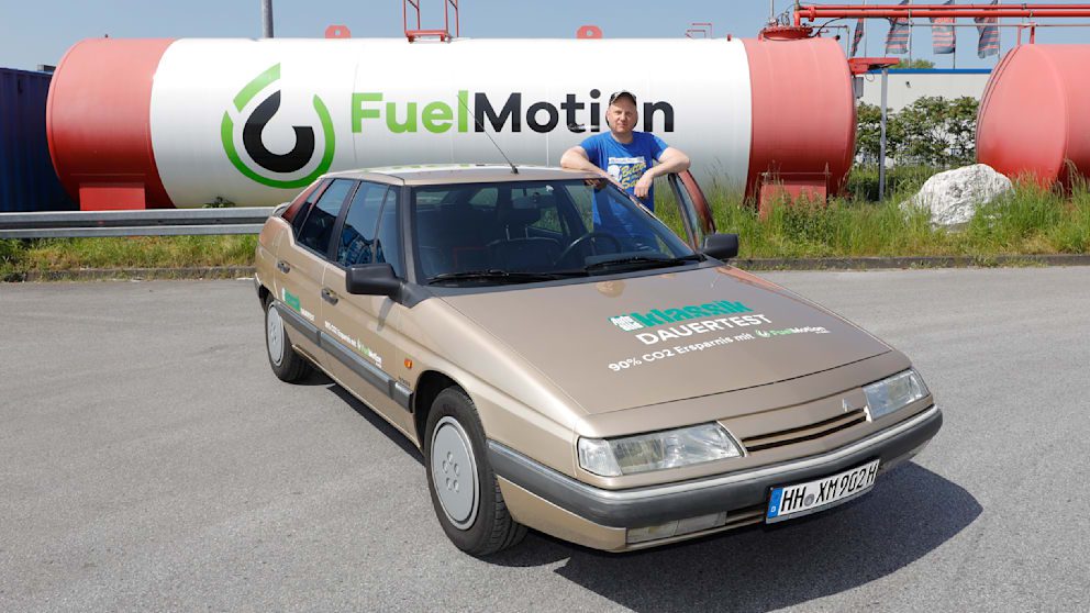 AUTO BILD KLASSIK Redakteur Lars Busemann mit dem Citroën XM