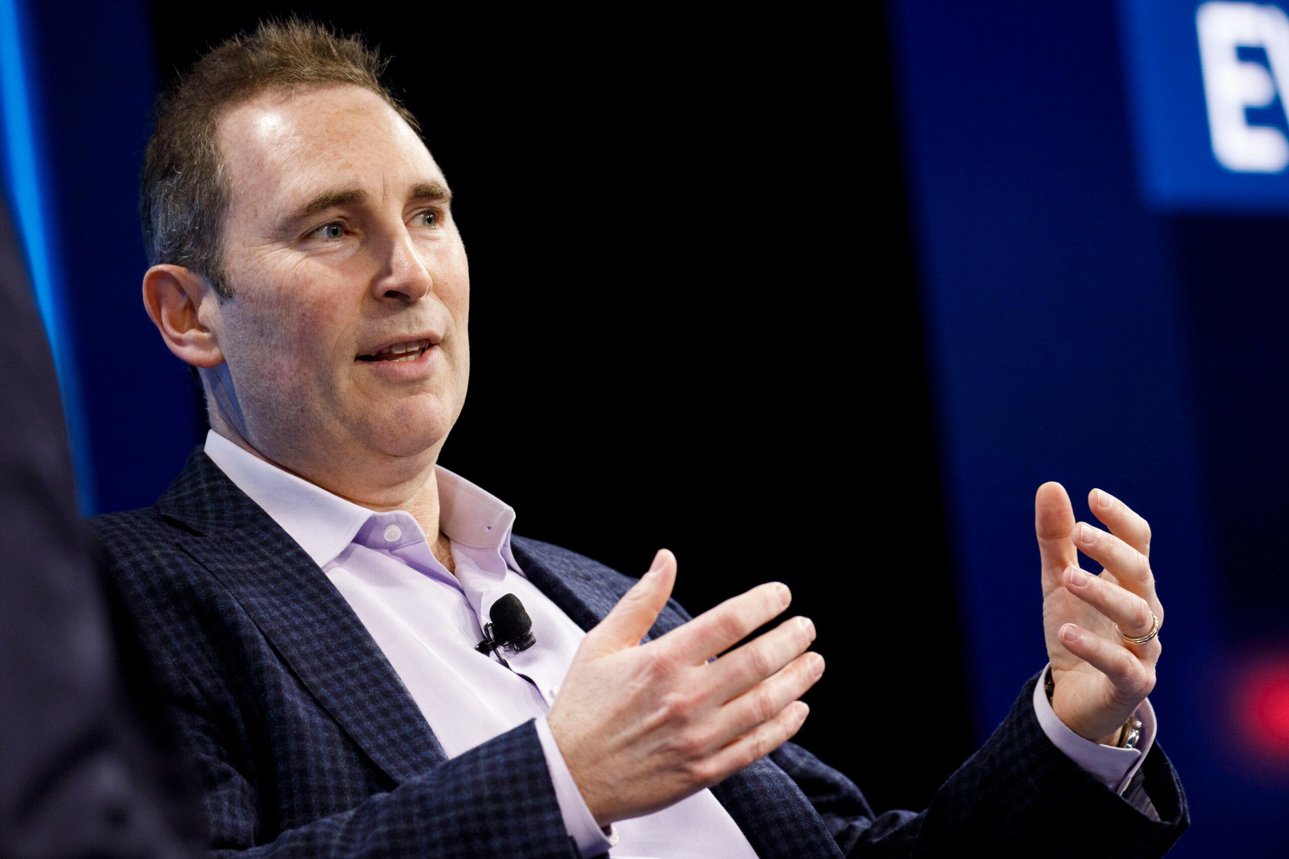 Il CEO di Amazon Andy Jassy ha affermato che l'assistente Amazon Q AI ha risparmiato migliaia di ore di lavoro.