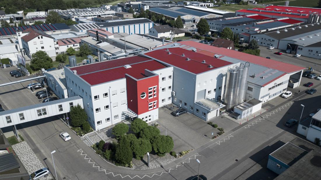 La sede amministrativa di iwis mechatronics GmbH si trova a Schweigern, distretto di Heilbronn, Baden-Württemberg. 