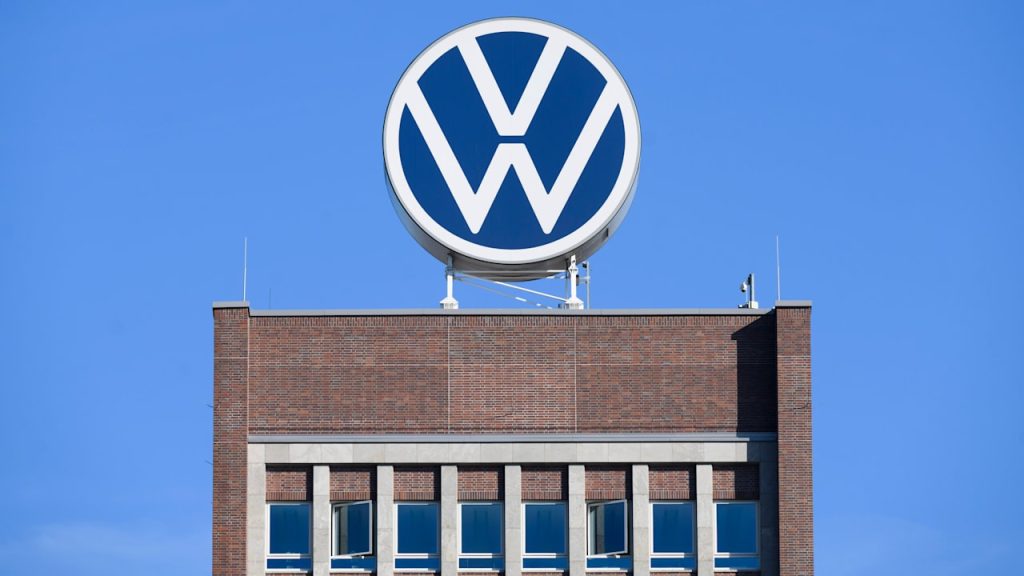 Misure di austerità della Volkswagen: ex manager fanno causa per bonus e aumenti salariali | politica